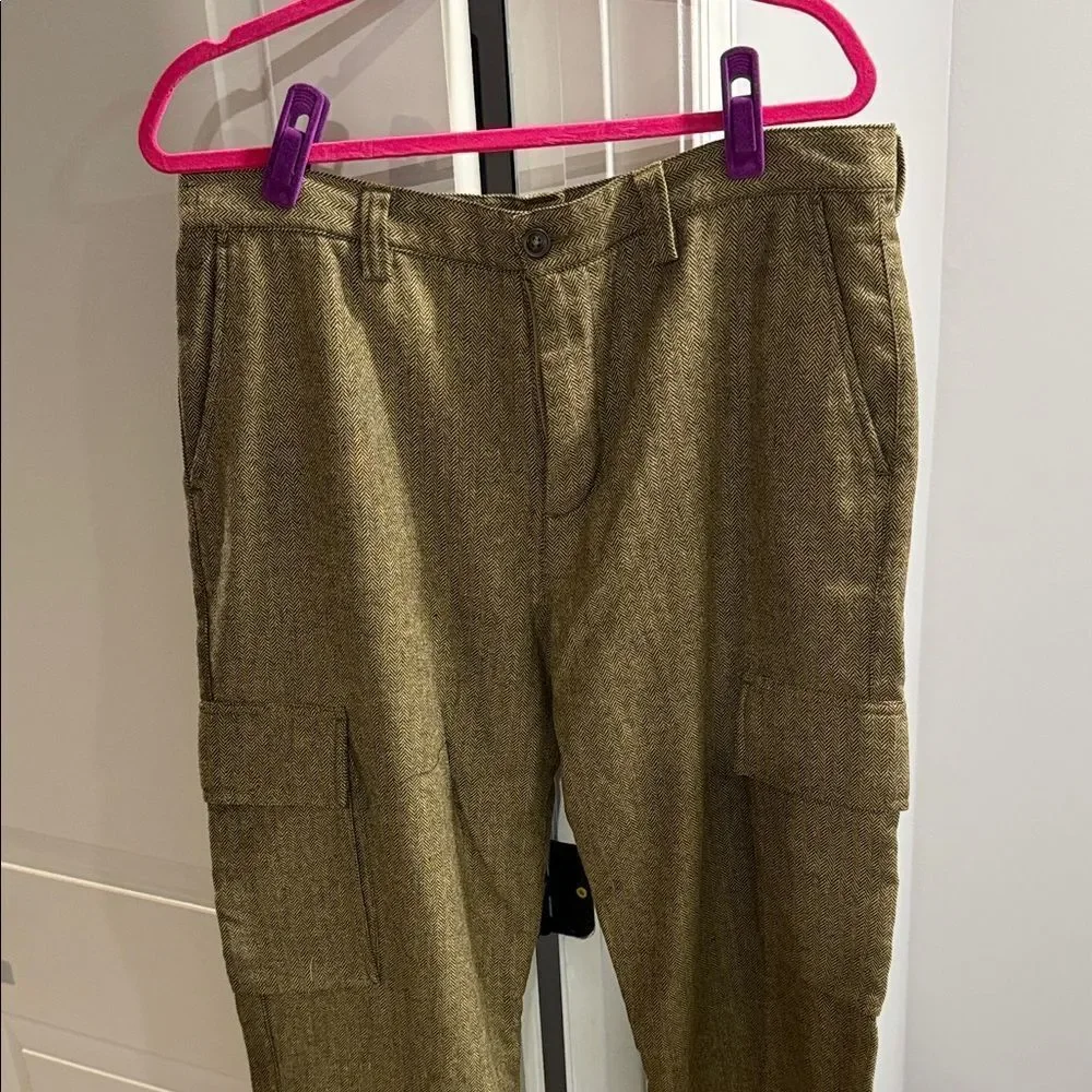 Old Navy Men's Olive Cargo Pants